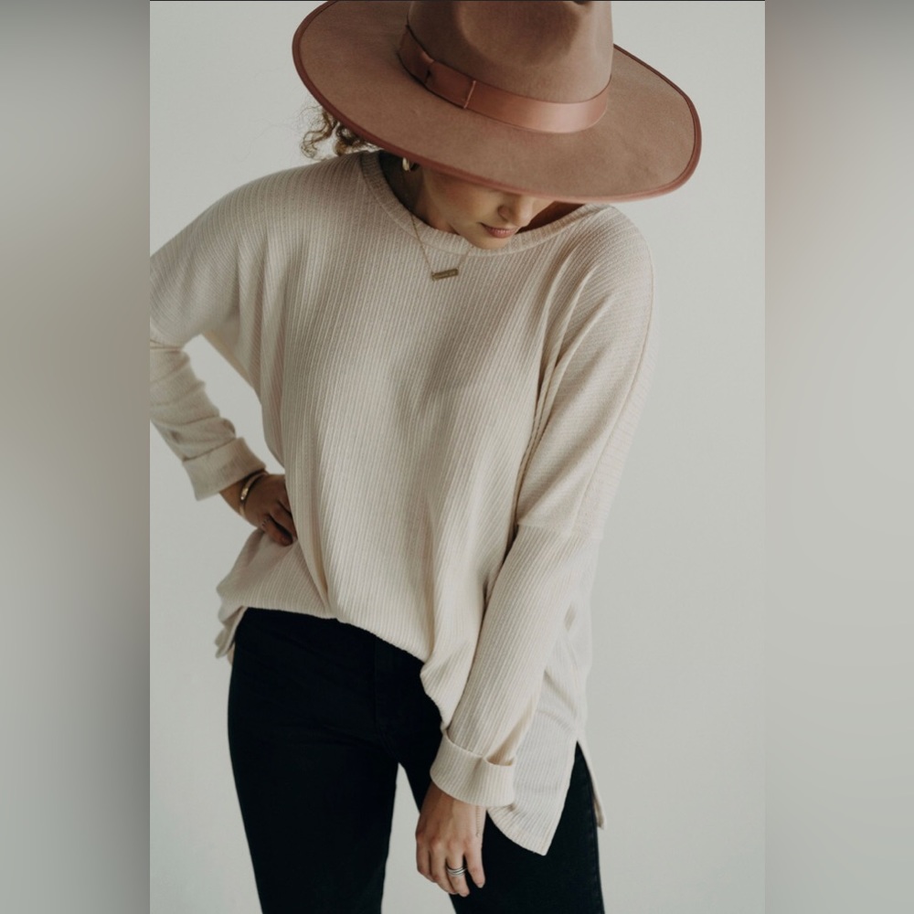 Carly Jean Los Angeles Off-White Evelyn Pullover Top